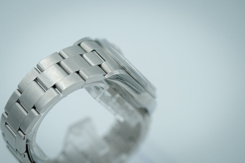 Rolex - Oyster Perpetual Date Ref. 15200