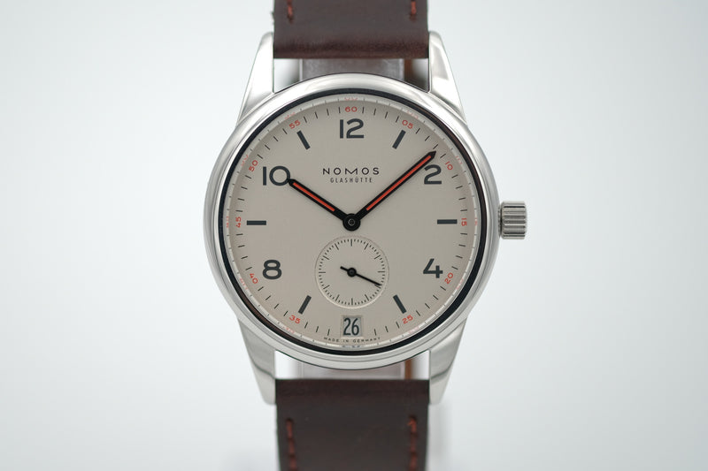 Nomos club datum hotsell